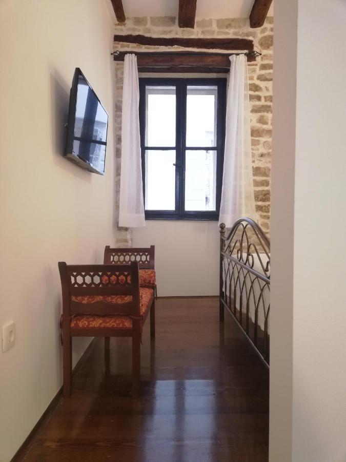 Studio Apartment Casa Di Pietra Rovigno Esterno foto