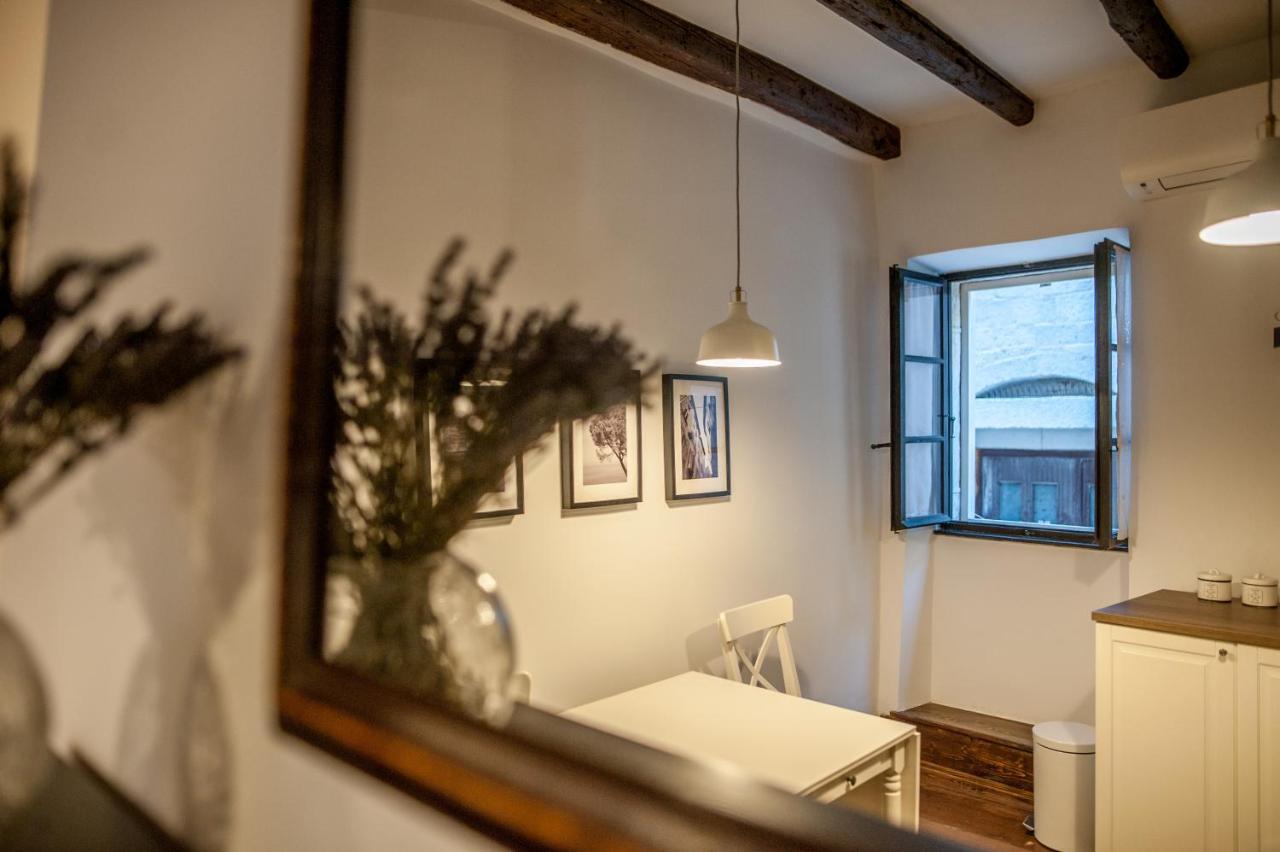 Studio Apartment Casa Di Pietra Rovigno Esterno foto