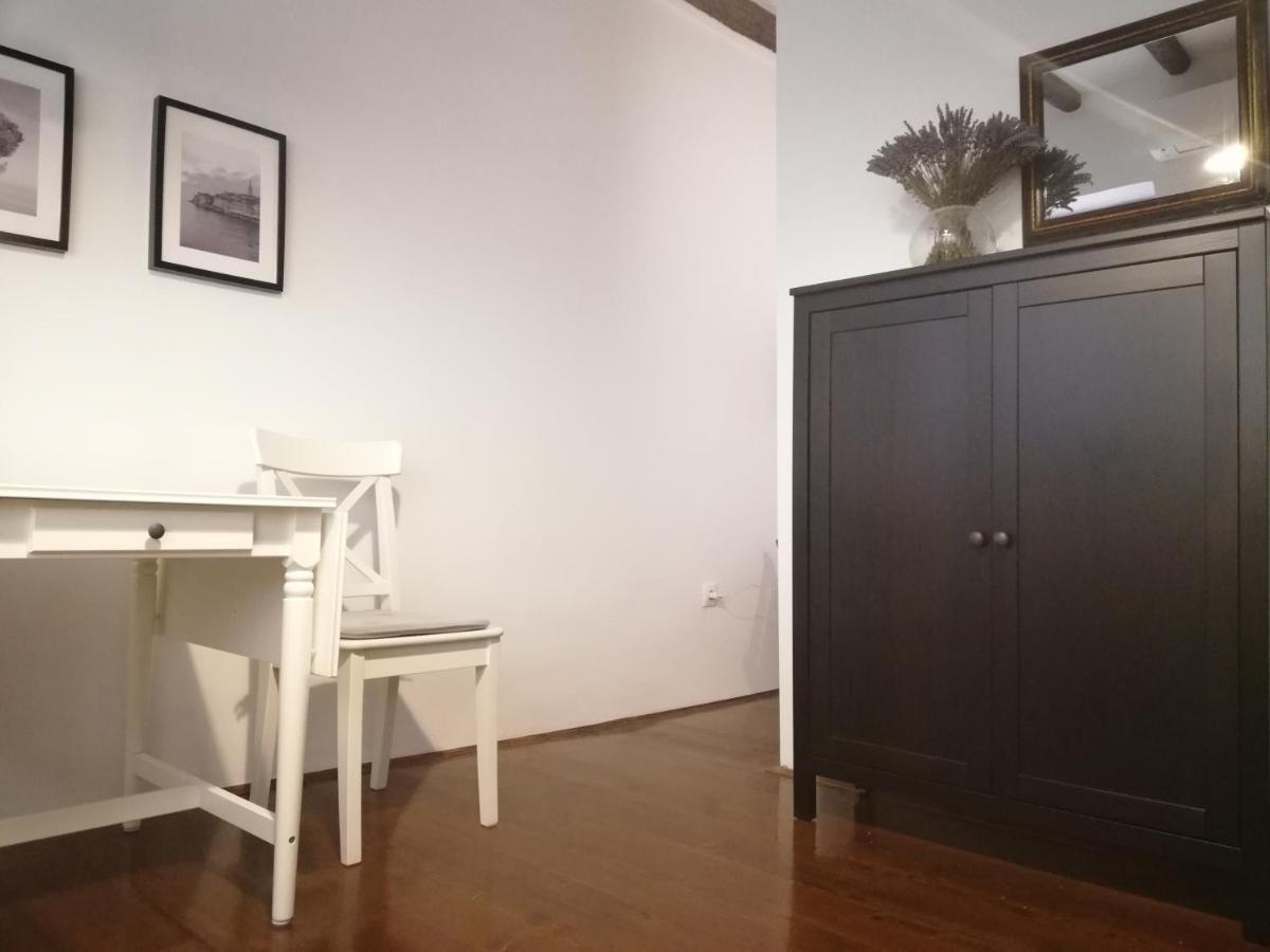 Studio Apartment Casa Di Pietra Rovigno Esterno foto