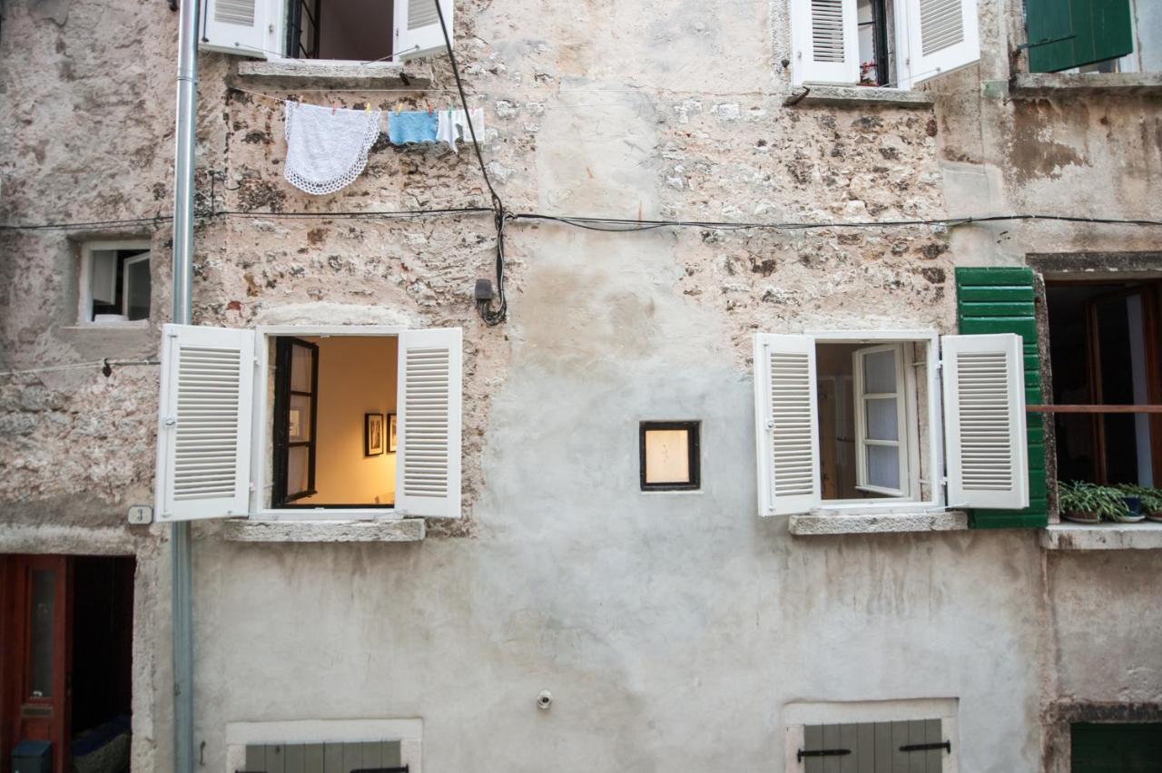 Studio Apartment Casa Di Pietra Rovigno Esterno foto